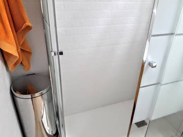 Chambre chez l'habitant à louer à Barcelona - photo 9 : salle de bain-9