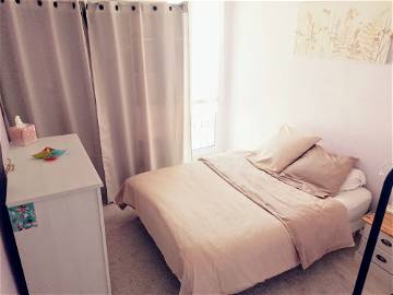 Roomlala | Habitación en alquiler con espacios compartidos.