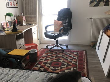 Roomlala | Habitación en alquiler para estudiante, 15 m2, soleada.