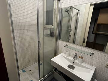 Shared housing for rent in Barcelona - photo 2 : Bathroom-2
