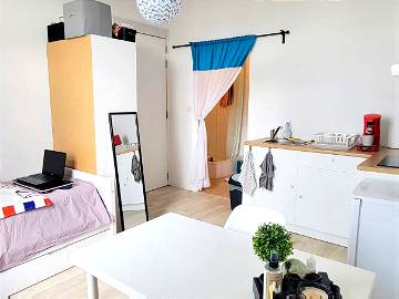 Roomlala | Habitación-estudio Luminosa, Baño + Cocina Privada.