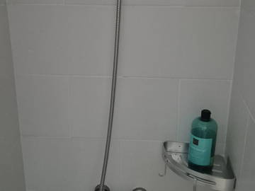 Chambre chez l'habitant à louer à Chiclana De La Frontera - photo 2 : salle de bain-2