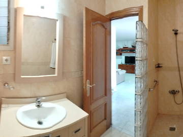 Chambre chez l'habitant à louer à Paterna - photo 8 : salle de bain-8