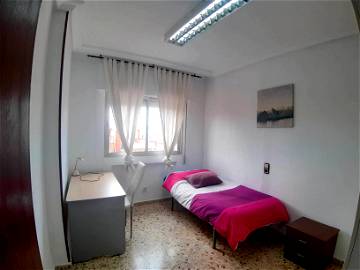 Roomlala | Habitación Privada, Cerca A La Universidad De La Merced