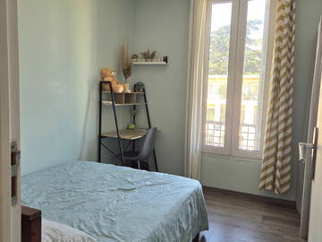 Roomlala | Habitación privada luminosa, a 10 minutos del Palacio de Festivales.