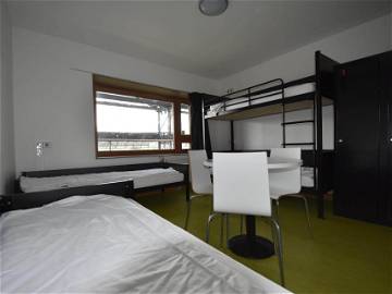 Roomlala | Habitación privada para 4 personas con ducha y desayuno.