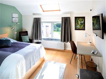 Roomlala | Habitación Renovada Y Confortable Con Baño Privado/WC
