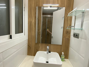 Chambre chez l'habitant à louer à Barcelona - photo 4 : salle de bain-4