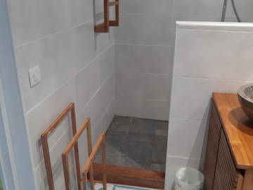 Logement entier à louer à Deshaies - photo 19 : salle de bain-19