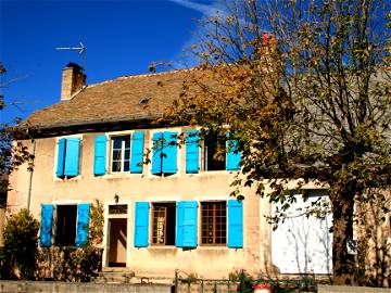 Roomlala | Haus Mit Blauen Fensterläden