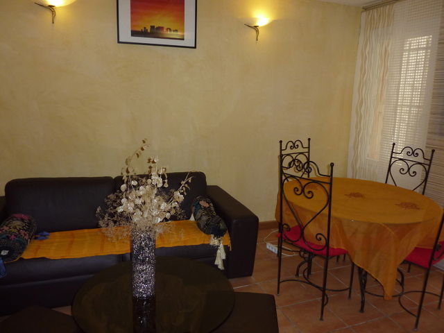 Unabhängiges Studio Caramany 54036