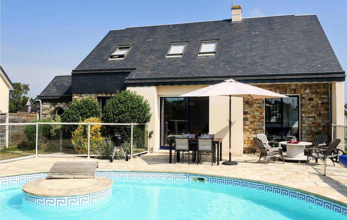 Homestay Saint-Germain-sur-Ay 408902
