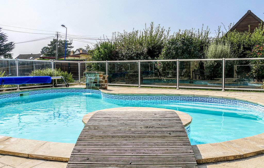 Homestay Saint-Germain-sur-Ay 408902