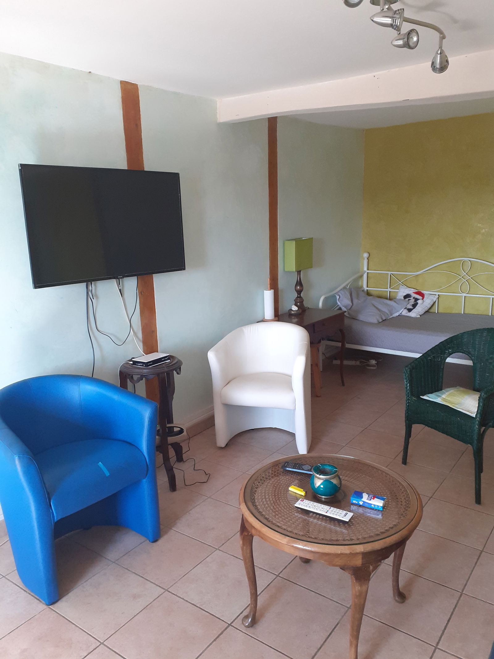 Homestay Sourcieux-les-Mines 240726