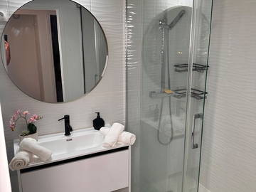 Chambre chez l'habitant à louer à Évry-Courcouronnes - photo 4 : salle de bain-4