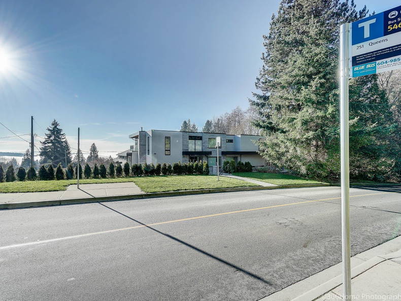 Coliving West Vancouver 672984-5