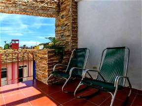 Hostal Cabriales Central And Balcony