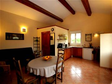 Roomlala | House For Rent Between Avignon And The Pont Du Gard
