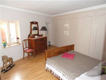 Roomlala | House Old Village Of Angles 4 Kms Avignon