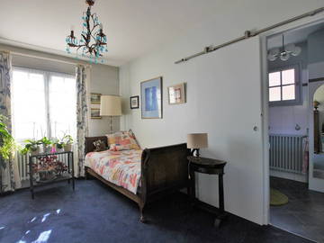 Roomlala | House with large garden 550m from Saint Denis Univers metro station