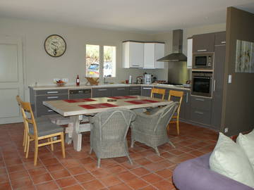 Logement Entier Cabrières-D'avignon 104033-7