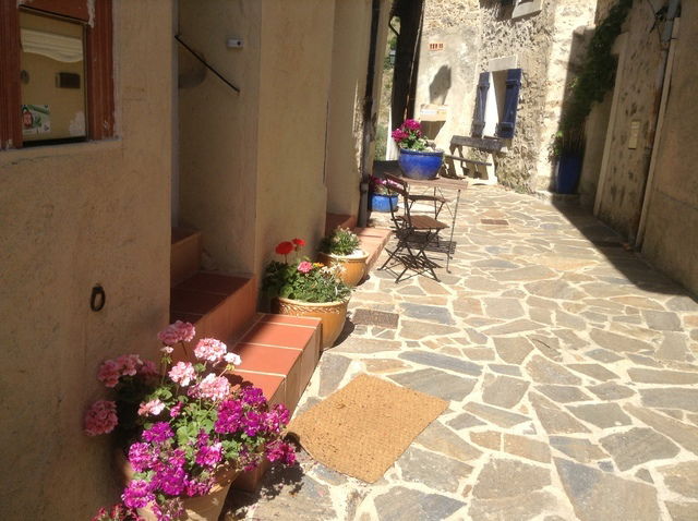 Oberoende Studio Caramany 54036