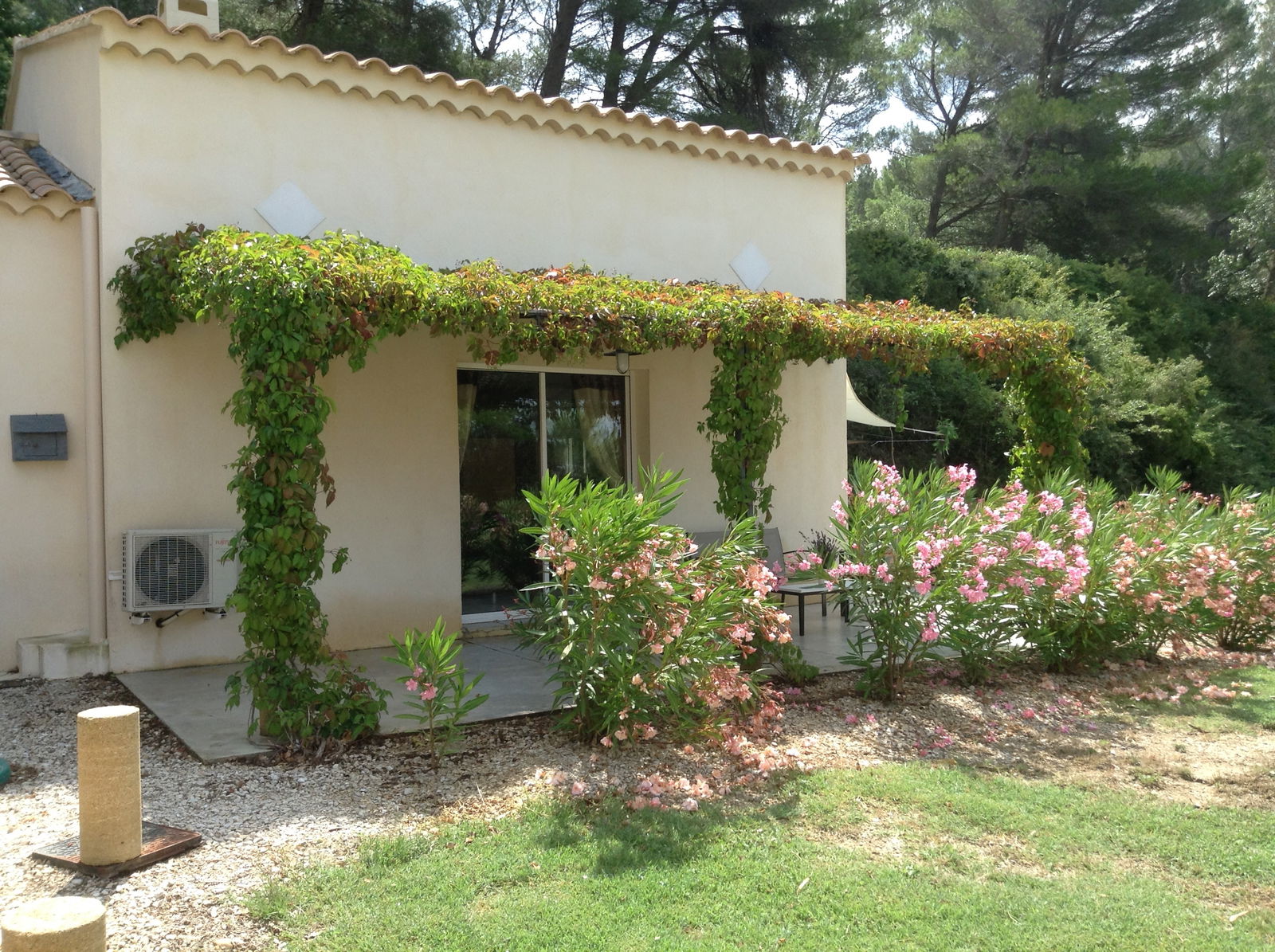 Oberoende Studio Domazan 80190