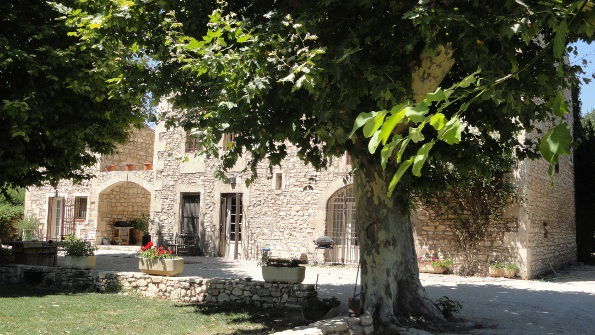 Hela Huset Tarascon 64132