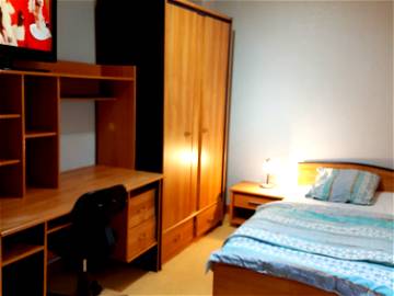 Roomlala | I1C3 Komfortabel Möblierte Zimmer Zu Vermieten