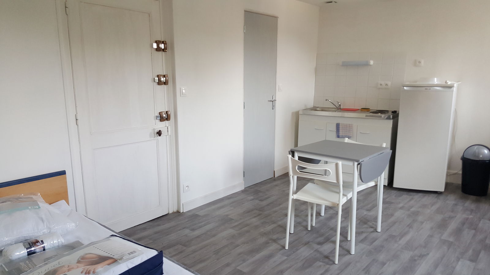 Onofhängeg Studio Abbeville 200224