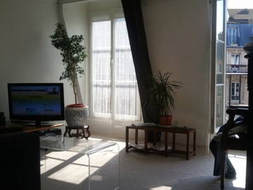 Roomlala | In the center, near the Louvre and Les Halles, a large