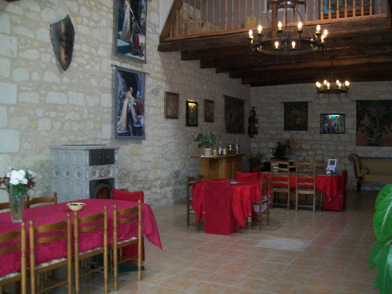 Habitaciones De Huéspedes Saint-Patrice 85510-1