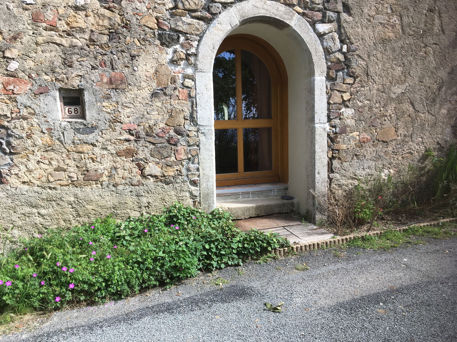 Independent Studio Chaussan 231777