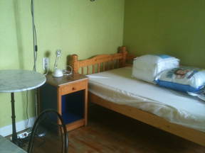 Habitación Independiente Amueblada Av Baño Con Ducha Internet Tcc