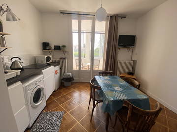 Roomlala | Independent Furnished Studio In St-didier