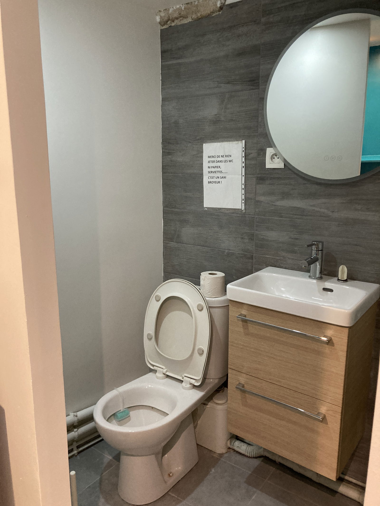 Homestay Paris 42101