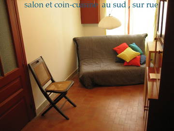 Roomlala | Independent Studio for Rent 200m from Saint-Laz Train Station