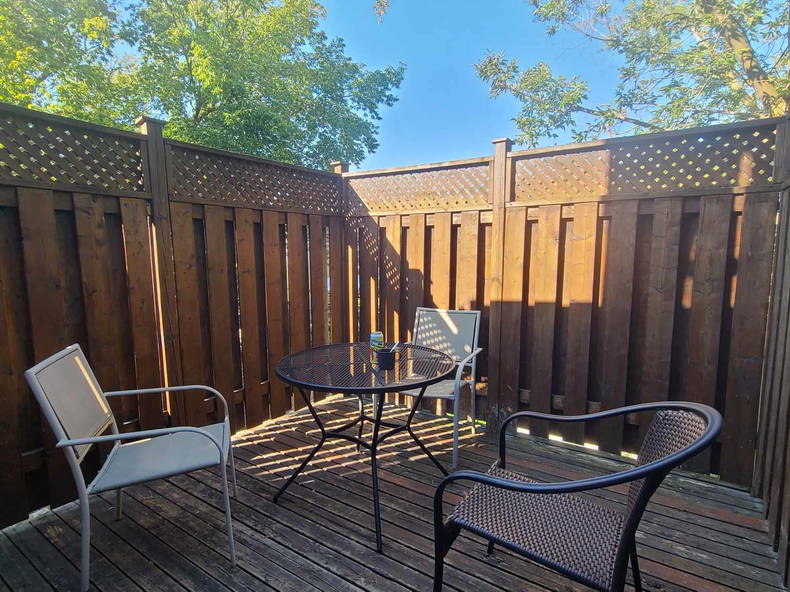 Colocation Toronto 285543-2