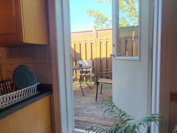 Colocation Toronto 285543-15