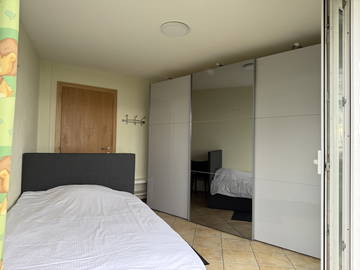 Roomlala | Jasny pokój z widokiem i prześwitem