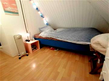 Roomlala | Joli Petit Appartement 2,5 Pièce Mansardé à Loué Pour 2 à 3 