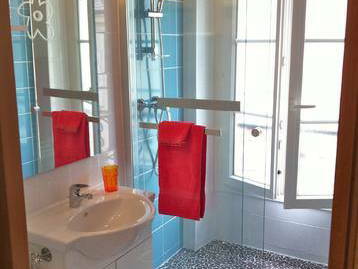 Toda la casa à louer à Paris - baño-2