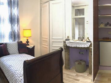 Roomlala | Jolie Chambre De Style, Avec Salle De Bain  Et Wc Privatifs