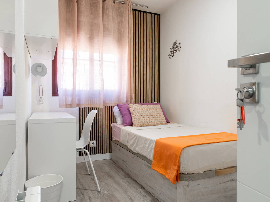Habitación En Casa Del Anfitrión Madrid 666643-1