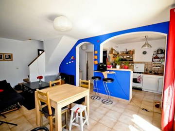 Roomlala | Jovem mulher procurando um colega de quarto 