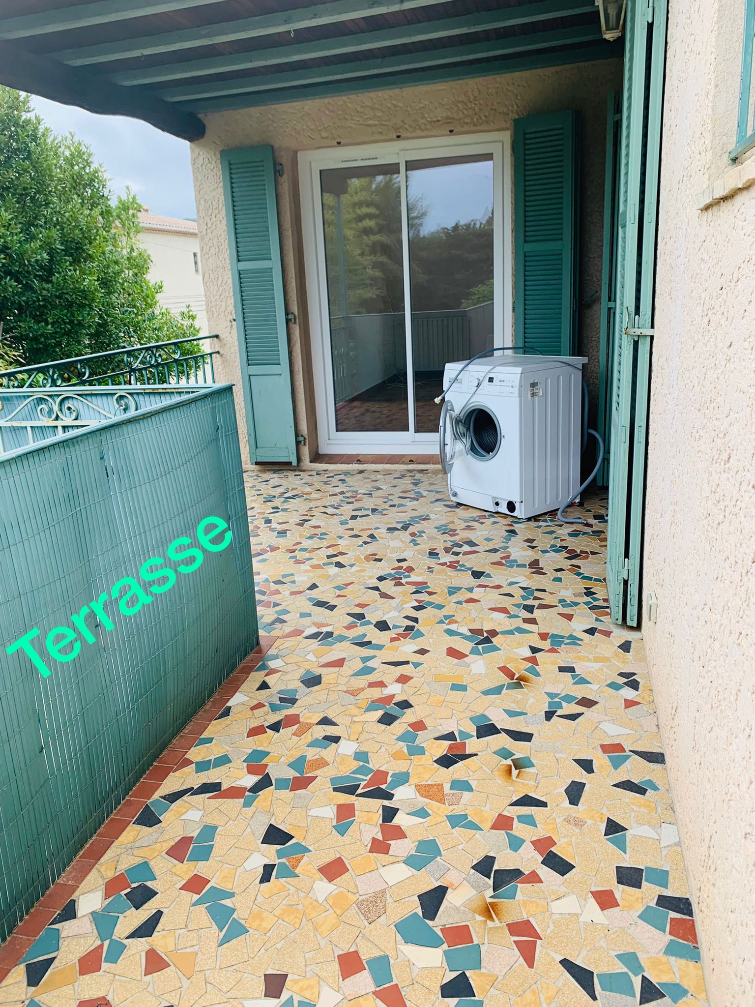 Gastgezin Biot 587442