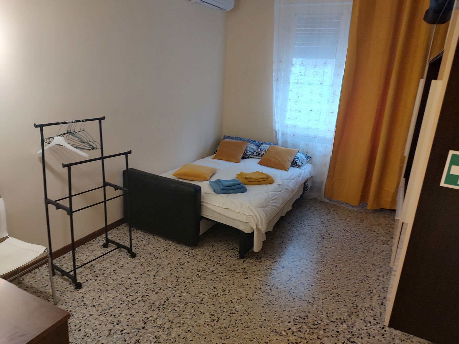 Gastgezin Voghera 501005