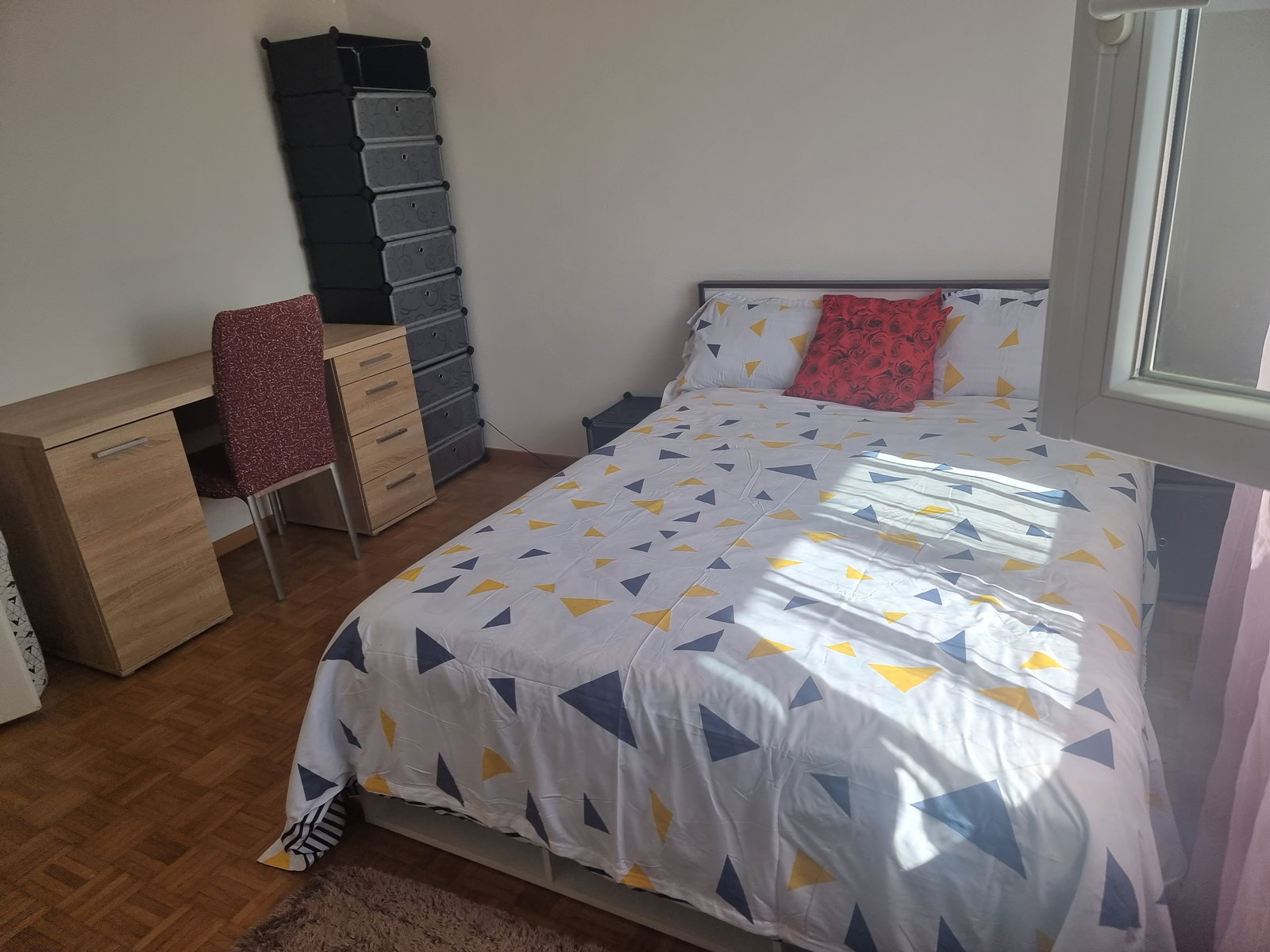 Gastgezin Lonay 662102