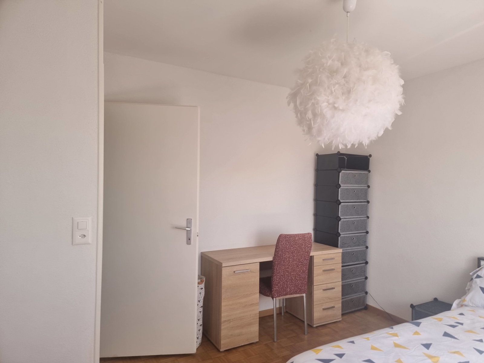 Gastgezin Lonay 662102