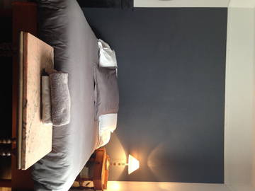 Roomlala | Kamer te huur in 'n inwoner se huis